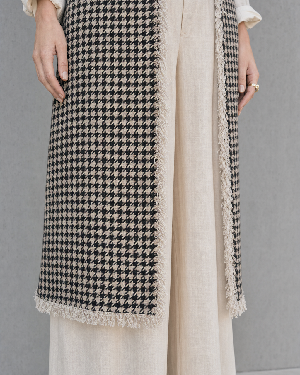 Elegant Black And Ivory Tweed Check Sleeveless Fringe-Trim Longline Vest MVA001470AA