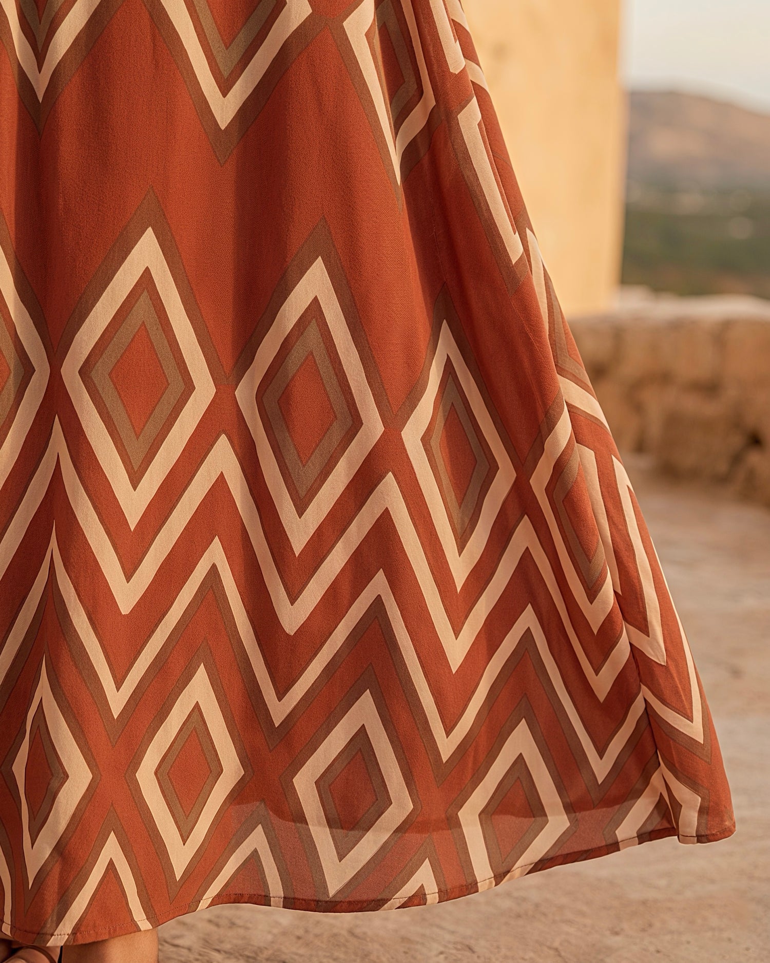 Boho Halter Ruffle Cami &amp; Geometric Print Elastic Waist Maxi Skirt Two Piece Set MVA000160AA